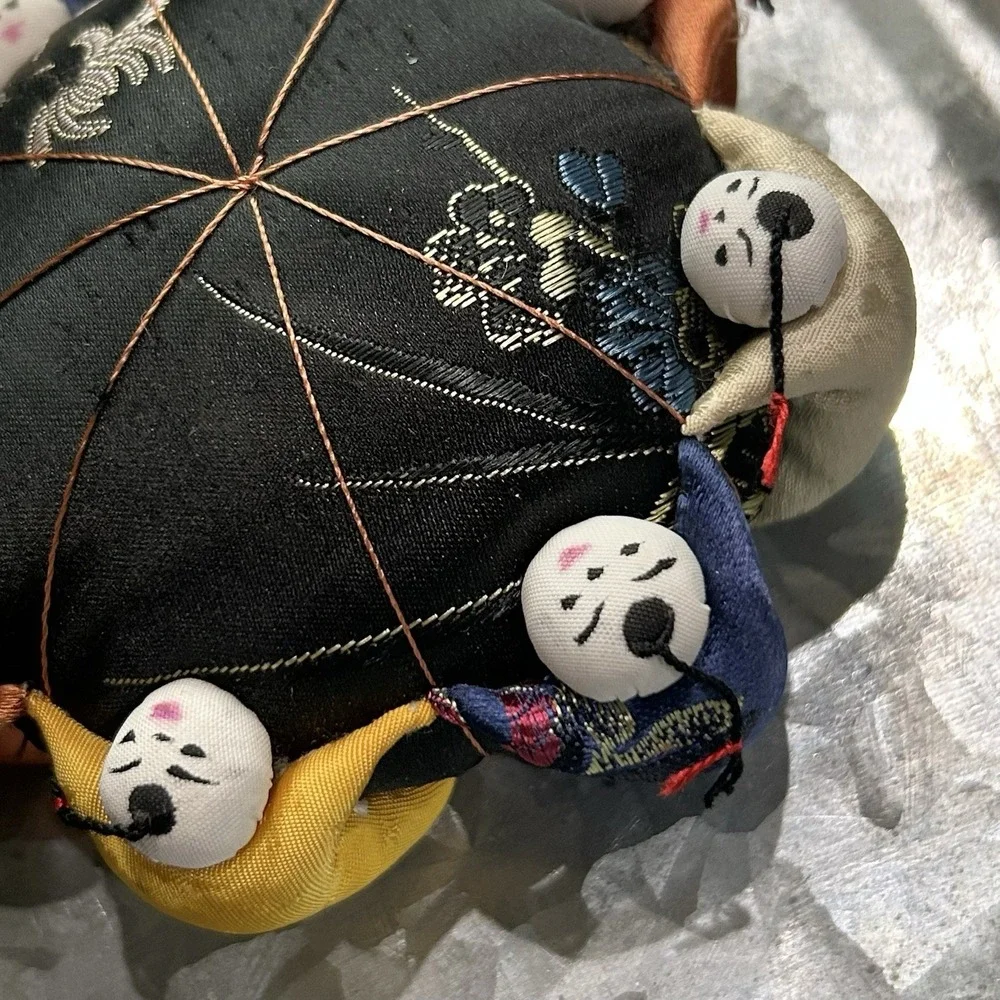Honbay Chinese Traditional Style Black Needle Pin Cushion With 8‎ Kid Design
